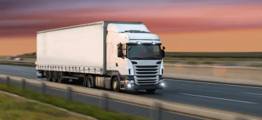 LieferwagenmitPaketen-ezgif.com-png-to-webp-converter