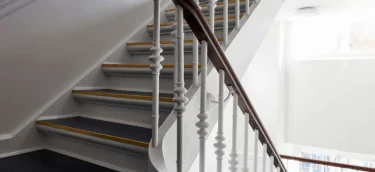 Treppenhausreinigung-ezgif.com-png-to-webp-converter